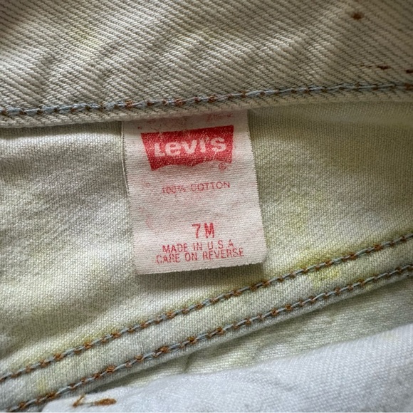 Urban Outfitters x Levi’s Vintage Tie-Dye Denim Shorts (Each One is Unique) - Picture 3 of 3